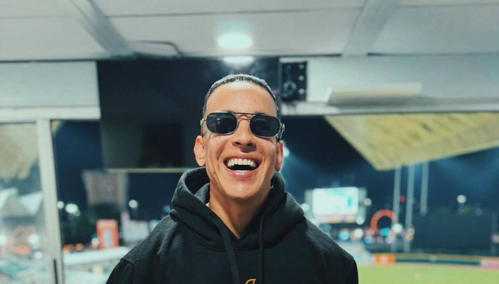 El cantante Daddy Yankee además agradeció al pastor anfitrión por invitarlo a la casa del Señor.