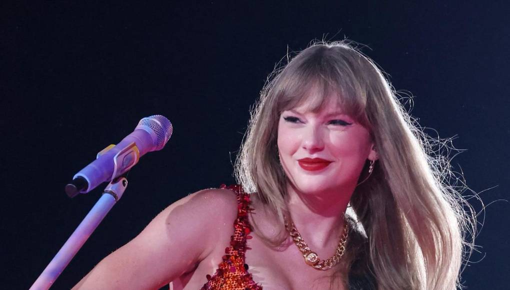 Esa demanda de respeto también se fue dando progresivamente en la narrativa de sus canciones. De chica algo pacata, víctima impasible por ejemplo de los ataques de Kanye West, pasó a dar salida a sus frustraciones, a menudo sentimentales, véase ‘I Know You Were Trouble’ o ‘We Are Never Ever Getting Back Together’, pero también contra otros enemigos (como Kim Kardashian, en su último disco).