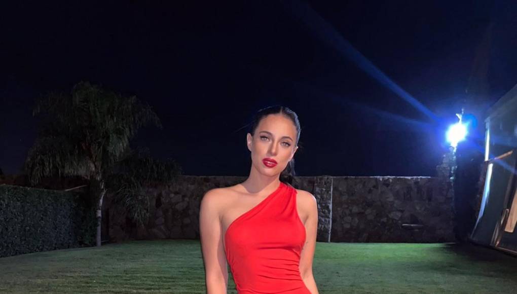 Nikkole Teja, es una norteamericana, nacida en Washington el 9 de diciembre de 1999, que ha jugado como centrocampista a lo largo de su carrera profesional. 