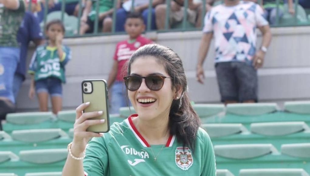 Bellas chicas y la fiesta del Yankel: ambientazo en el Marathón vs Génesis