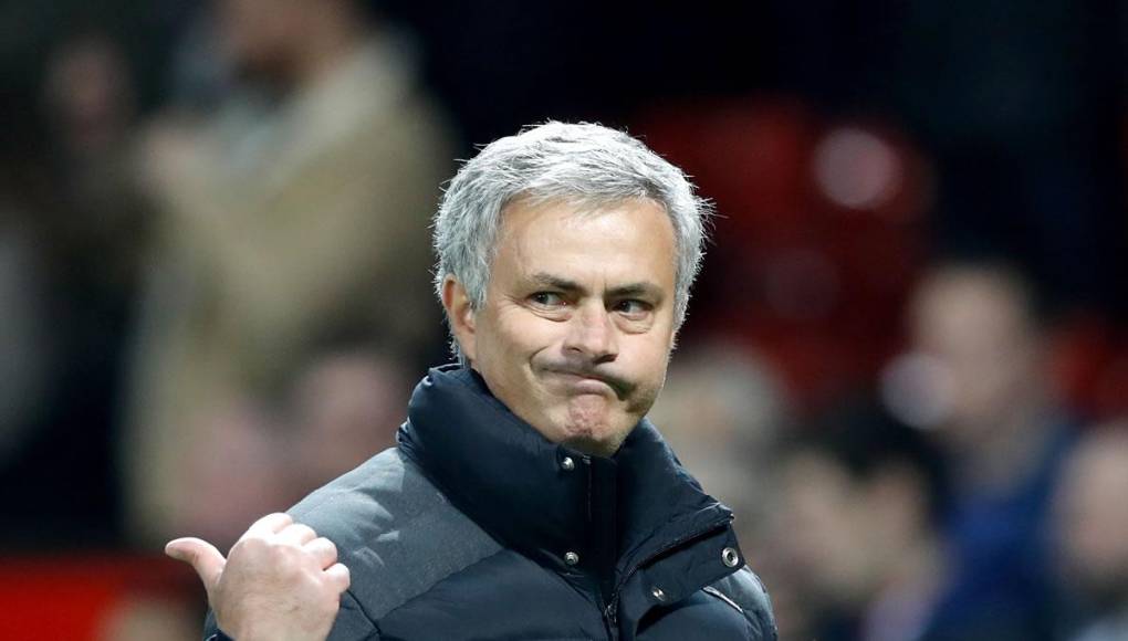 El entrenador portugués ha dirigido a grandes e históricos equipos europeos. Mourinho tiene 2 Champions League en su palmarés. En 2004 la ganó con el Porto y en 2010 con el Inter de Milán. Además, entrenó al Real Madrid, Chelsea, Manchester United, Tottenham, entre otros.