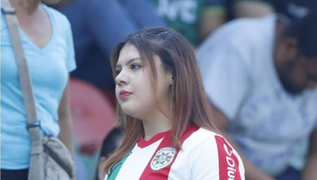 En el Yankel también se dieron citas bellas aficionadas del Marathón.