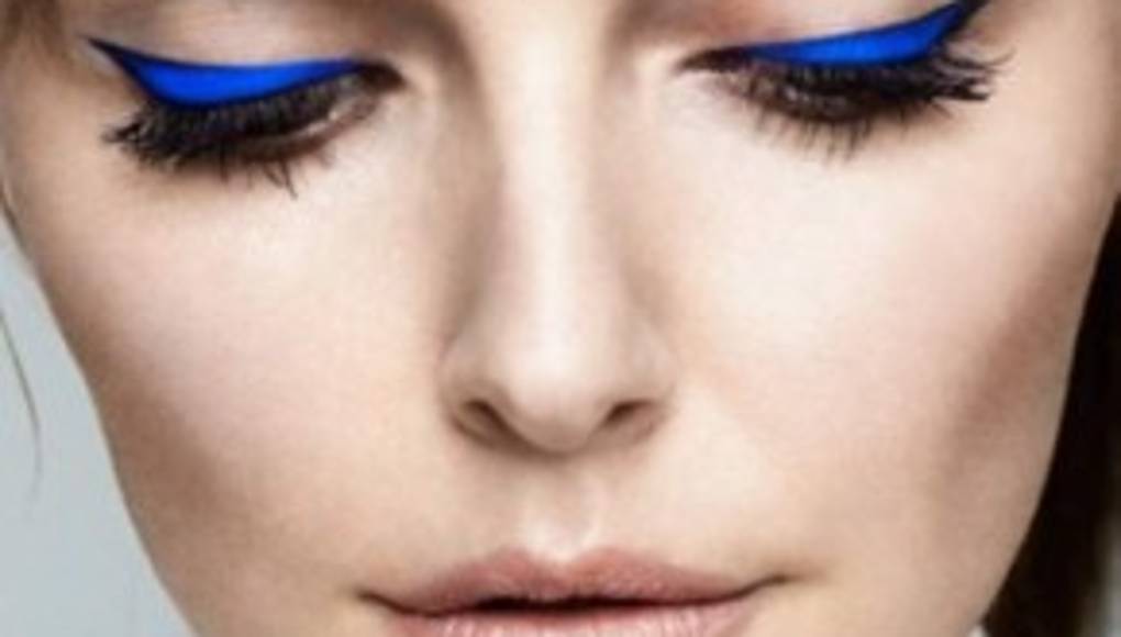 El delineador azul es el nuevo negro