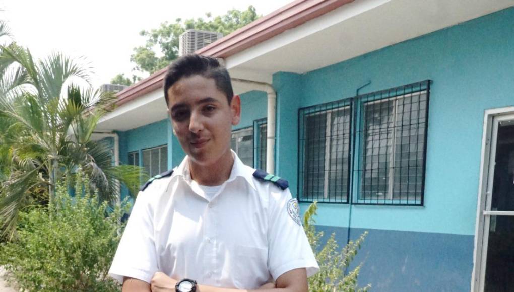 El joven residente en San Manuel, Cortés, confesó que sus clases favoritas son Química y Filosofía y en sus tiempos libres toca la guitarra.