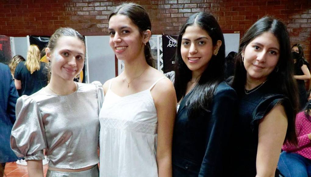 Elena Handal, Adriana Jarufe, Fabiana Yacamán y Sophia Alvarado