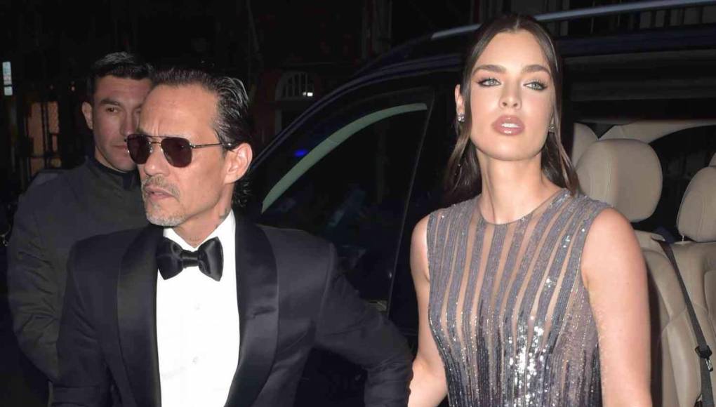 El cantante Marc Anthony y su bella esposa, la modelo y exconcursante de Miss Universo, Nadia Ferreira. 