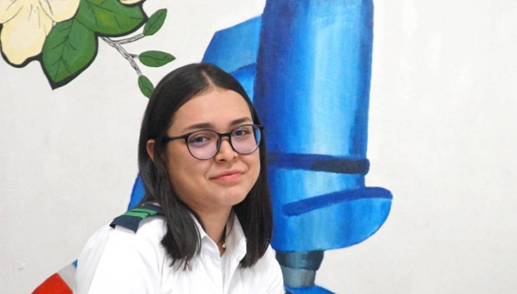 Sharon Galeano mencionó que su clase favorita es Legislación y que otras de sus pasiones es practicar canto. “Siendo perseverantes y confiando en uno mismo podemos alcanzar lo que nos propongamos”, finalizó.