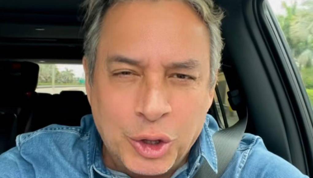 Por su parte Daniel Sarcos luce muy diferente a sus 56 años de edad. 