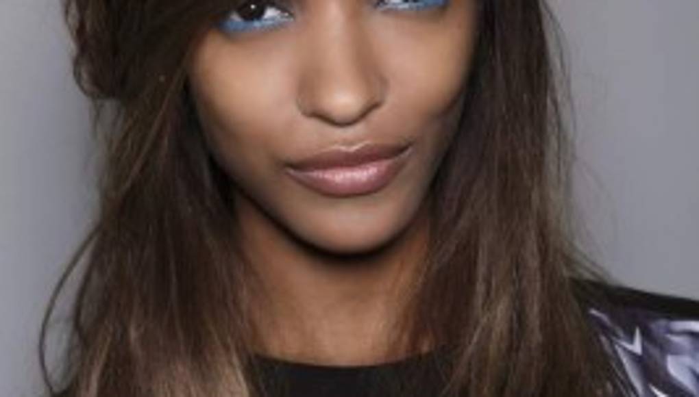 El delineador azul es el nuevo negro