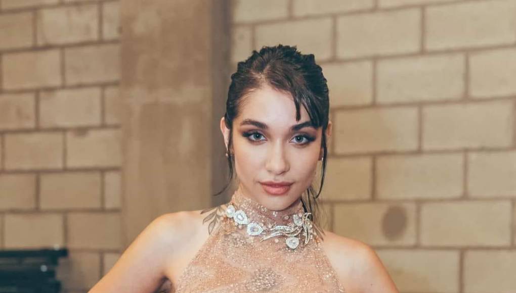 El viaje de <b>María Becerra</b> a Chile y su participación en <b>Viña del Mar</b> no solo realza su creciente influencia en el ámbito musical latinoamericano, sino que también pone en relieve su dedicación y el esfuerzo por seguir conectando con su audiencia a través de nuevas producciones.