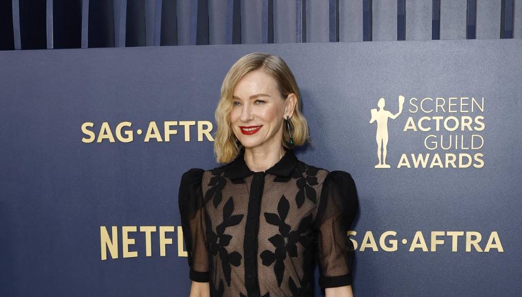 Muy hermosa luce Naomi Watts.