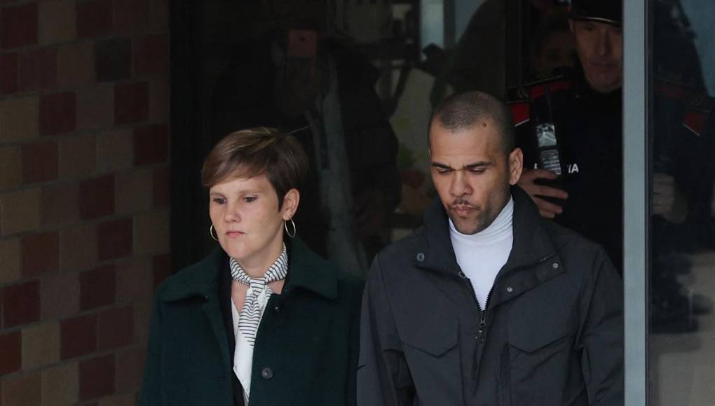 El ex futbolista pagó la fianza de un millón de euros que estableció la Audiencia de Barcelona y salió a la calle por primera vez desde que entrara en la cárcel el 20 de enero de 2023.