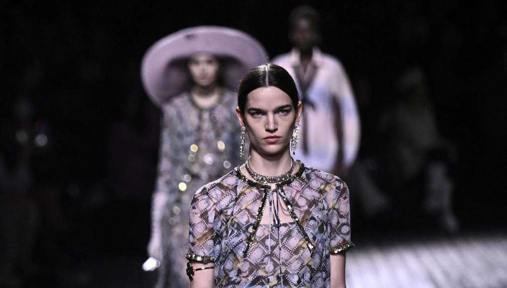 A model presents a creation by Chanel for the Women Ready-to-wear Fall-Winter 2024/2025 collection as part of the Paris Fashion Week, in Paris on March 5, 2024. (Photo by JULIEN DE ROSA / AFP)