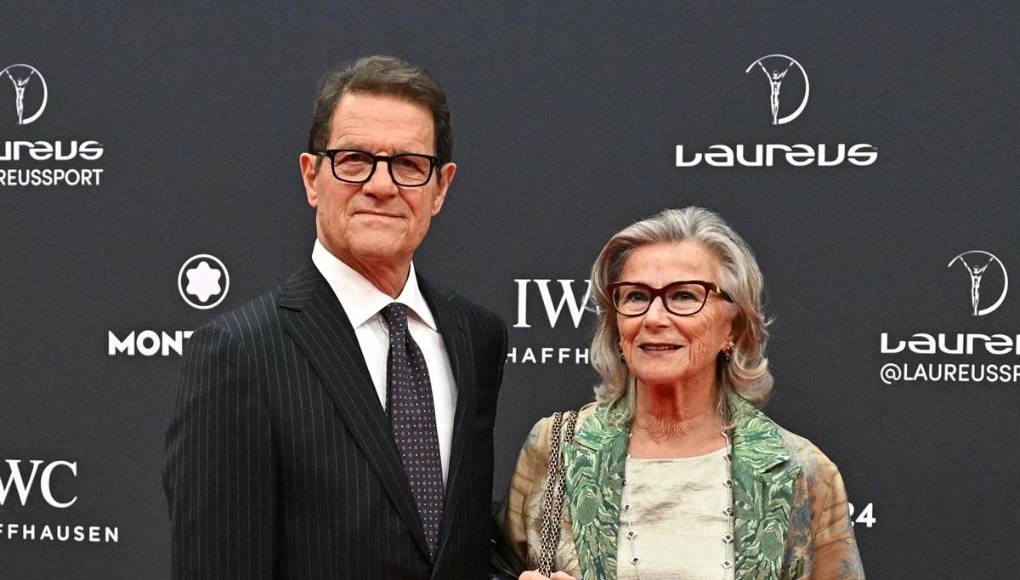 El entrenador italiano Fabio Capello y su esposa pasaron por la alfombra roja de los Laureus World Sports Awards en Madrid.