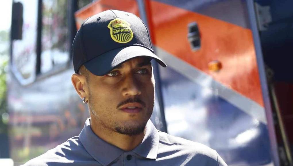 ‘Buba’ López reaparece en muletas, ‘facheros’ de Real España y lo que llevan al viajar