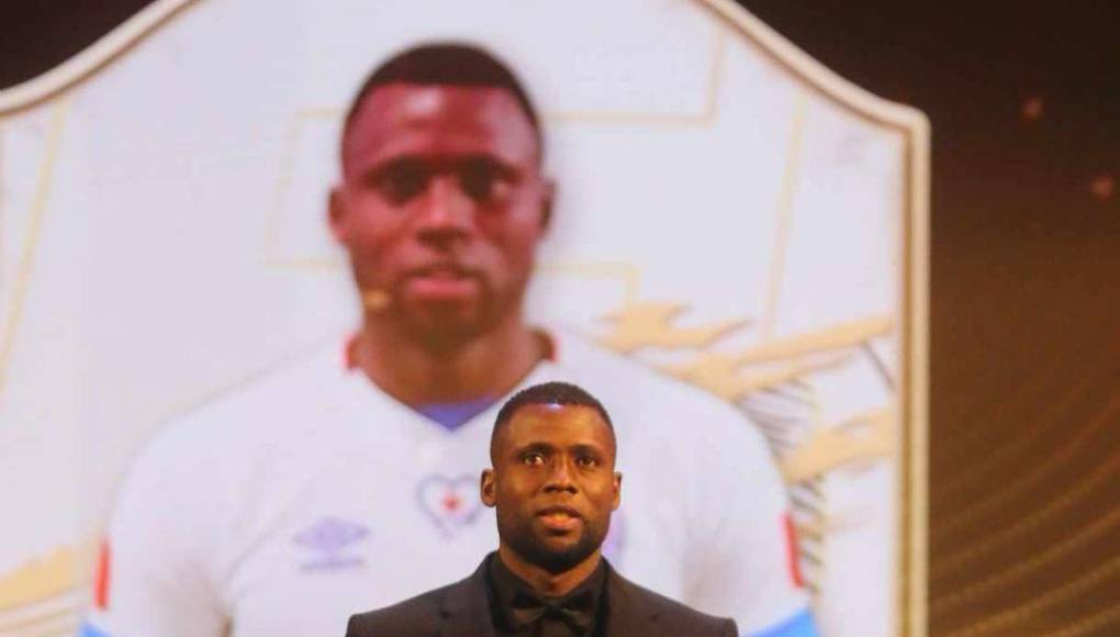 Yustin Arboleda, colombiano (Olimpia) -- Premio DIEZ 2023 a Mejor extranjero de la Liga Nacional.