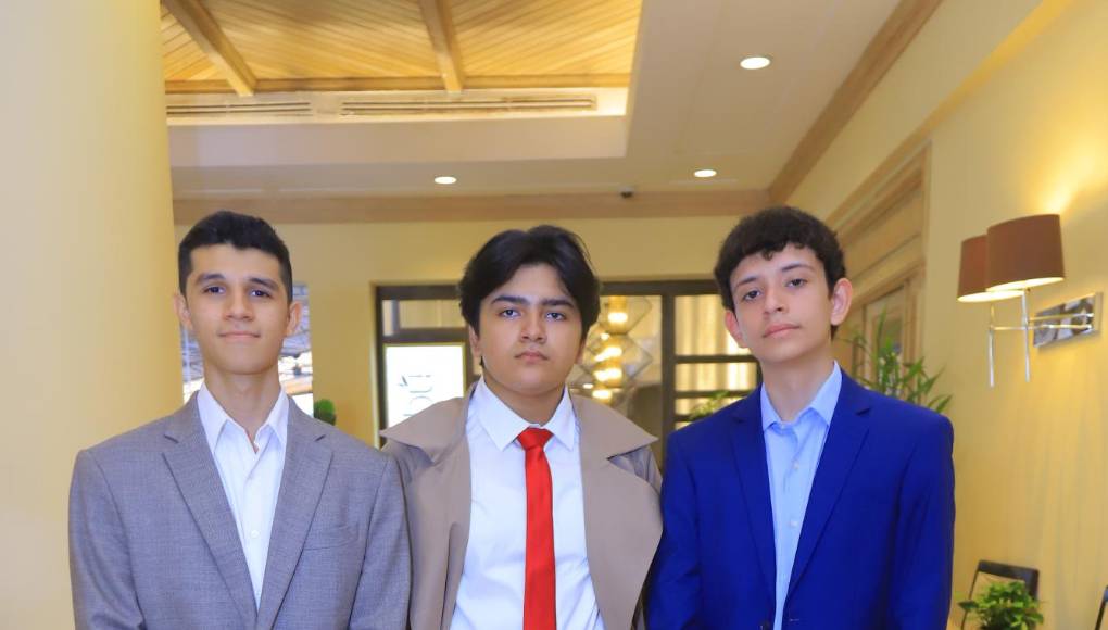 Juan Pablo Flores, Hernán Zaldívar y Gabriel Narváez 