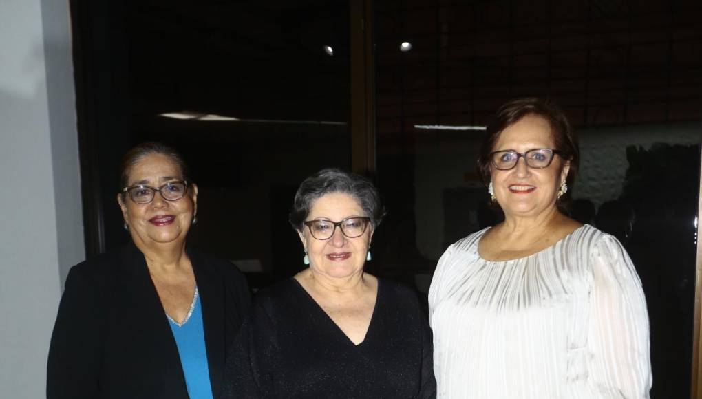 Aleida de Chavarría, Waldina Bográn y Gloria Rodríguez