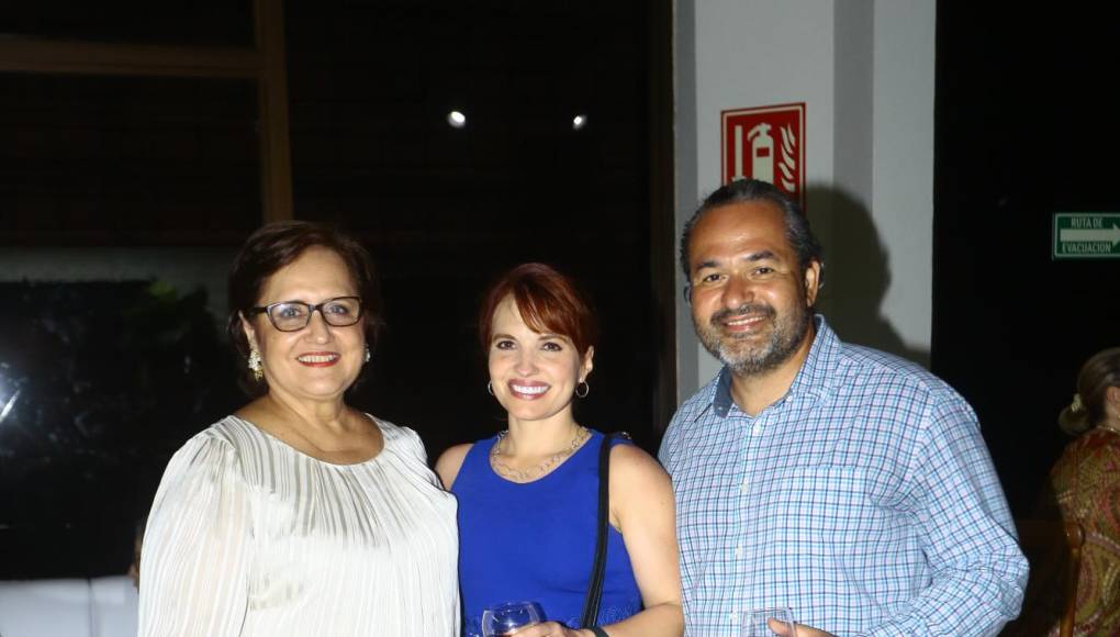 Gloria Rodríguez, Karla Hernández y Luis Hernández