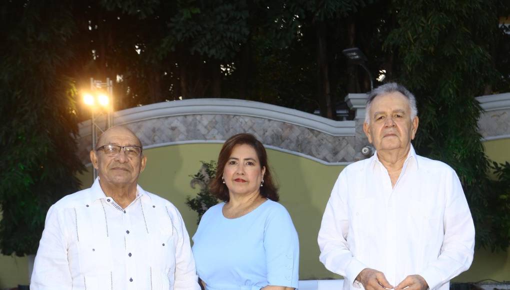 Ricardo y Helen Luque y Claudio Güell 