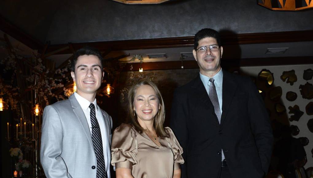 Ricardo Valladares, María Del Carmen de Valladares y Daniel Handal 