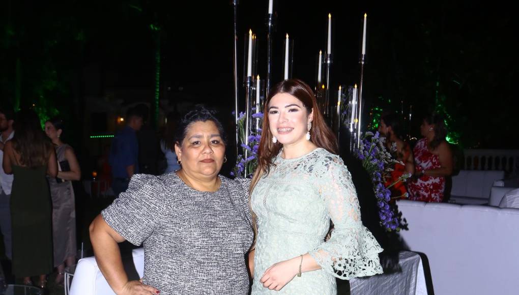 Jackeline Mejía y Sofía Galo