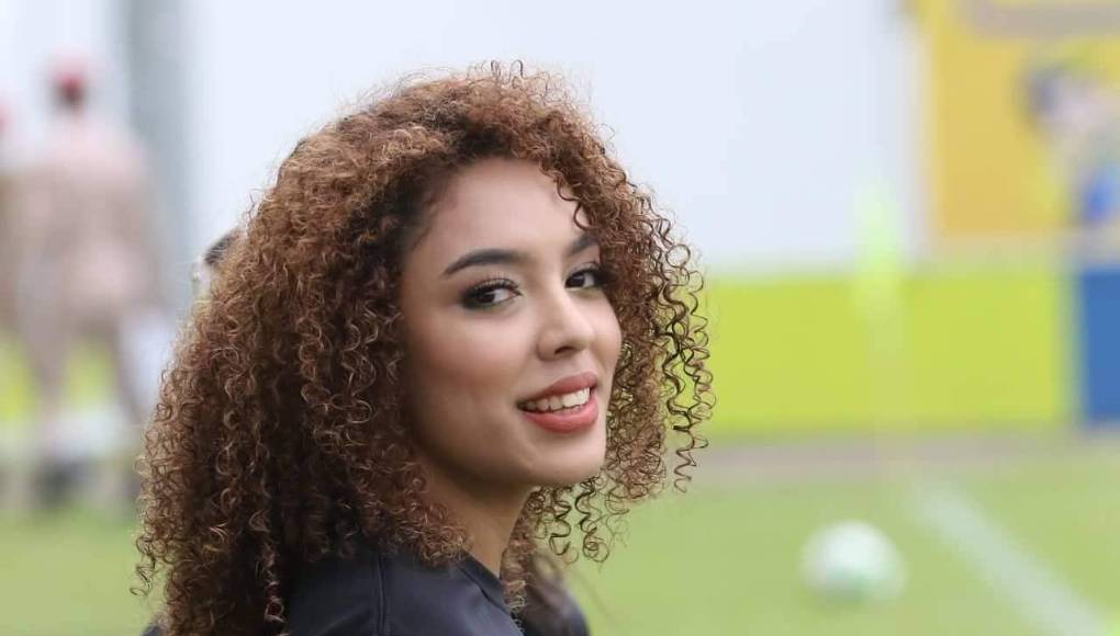 Esta bella colocha robó suspiros en el duelo donde Los Potros del Olancho FC empataron 1-1 ante Victoria.