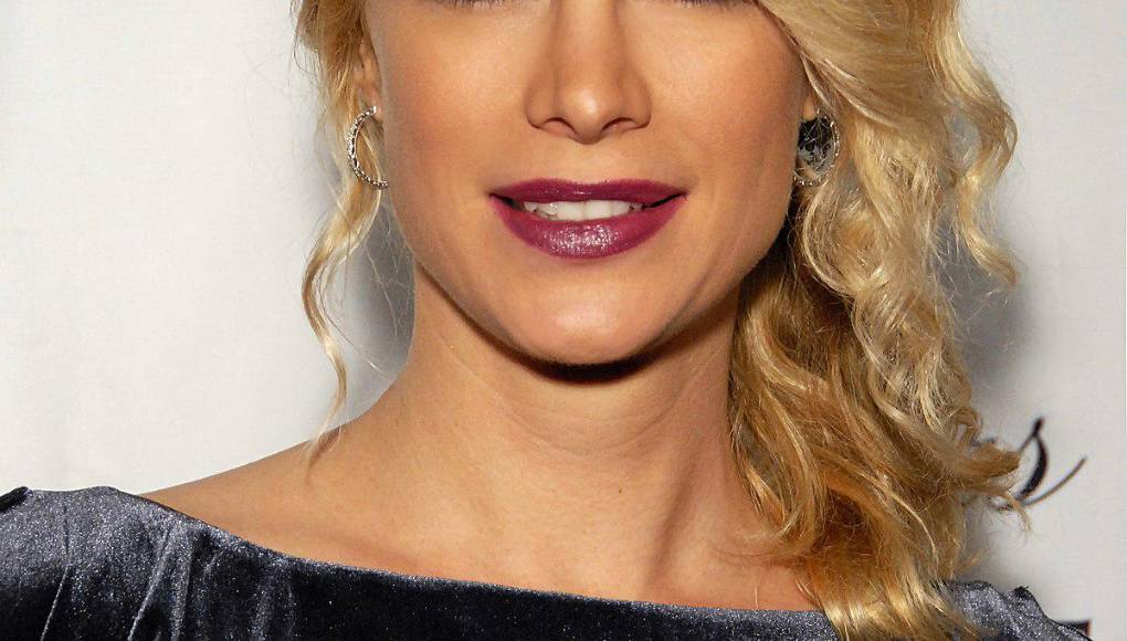 <b>Alison Eastwood: </b>es la segunda hija del matrimonio Eastwood Johnson. Tiene 51 años y se dedicó a la actuación. Su trabajo más recordado se dio en la película “Medianoche en el jardín del bien y el mal”, que coprotagonizó con John Cusack. También es directora de cine y debutó con “Rails”. Se retiró como actriz en 2014. 