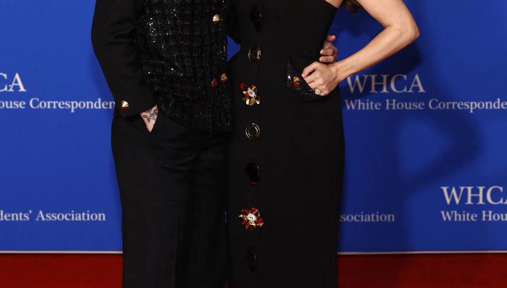 Ashlyn Harris y Sophia Bush lucen muy enamoradas. 