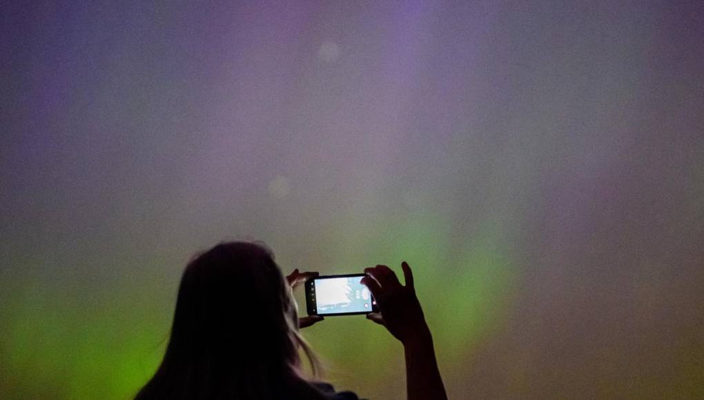 Según la Agencia Estadounidense de Observación Oceánica y Atmosférica (NOAA), se observaron condiciones asociadas a una tormenta geomagnética de nivel 5, el máximo en la escala utilizada, el viernes por la noche y luego el sábado, por primera vez en 20 años. 