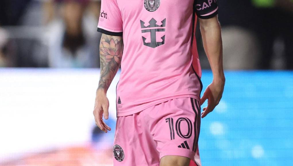 El lamento de Messi por no poder marcar gol contra Newell’s.