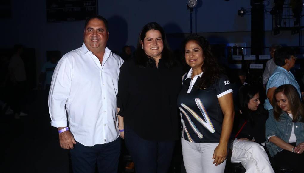 Martín y María Antonia Saybe junto a Tatiana de Bendeck