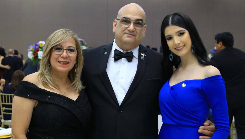 Ena y José Interiano junto a Isabella Interiano