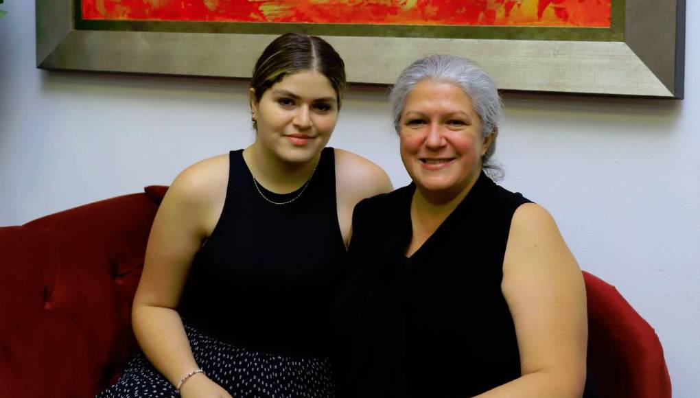 Lucía Larach y Frances Barber