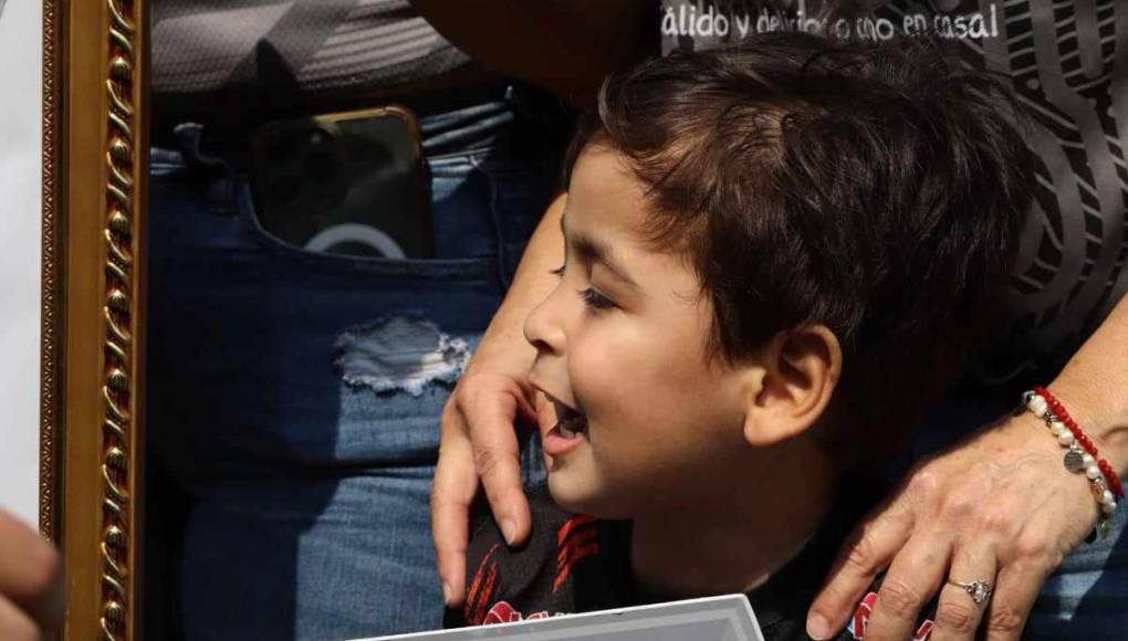 El hijo de Marcelo Canales se mostró muy feliz ante el homenaje que le hicieron a su padre en el Estadio Ceibeño.