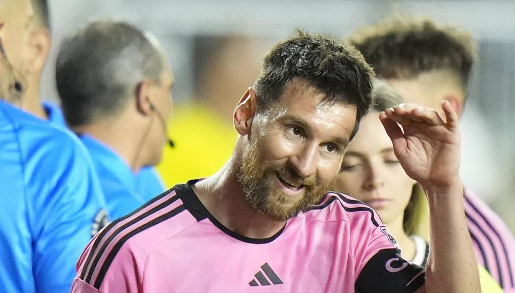 Por su parte, Messi se colocó a lo más alto de la tabla de artilleros de la liga norteamericana (MLS) con tres dianas, las mismos que el belga Christian Benteke (DC United).