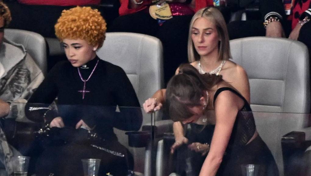 Taylor Swift invitó a Lana Del Rey a pasarse al lugar donde se encontraba ella en el estadio de Las Vegas.