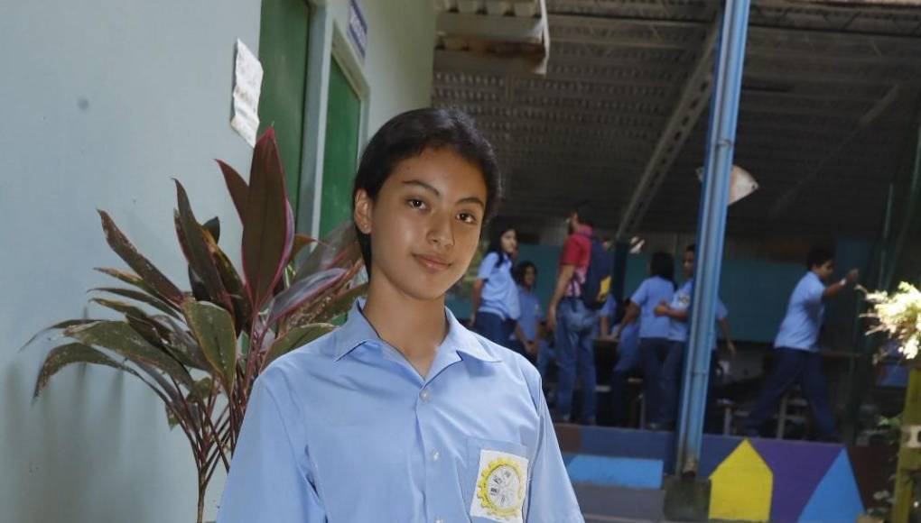 Katherine agregó que su clase favorita es Matemáticas y Ciencias Naturales y que en sus tiempos libres realiza múltiples asignaciones que en el colegio le asignan.