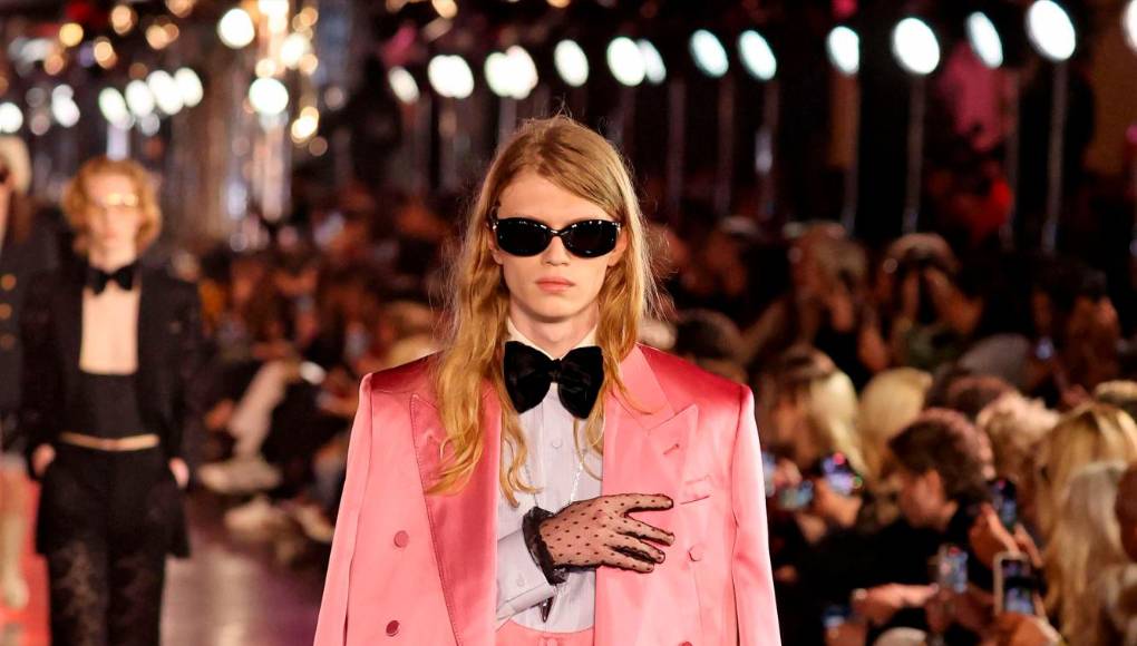 “Satin Trend”: deslumbrante de pies a cabeza