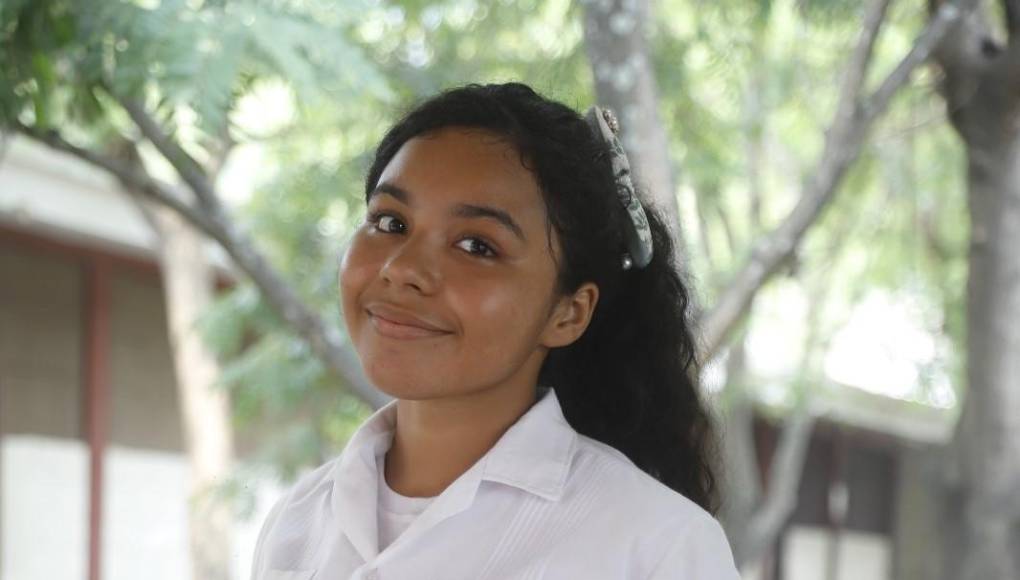 Gómez Portillo, dijo que sus sueños de niña es ser una profesional en la medicina y ser una doctora al servicio de su comunidad. “Todos podemos ser excelencia académica, solo debemos poner más interés”, aseguró.