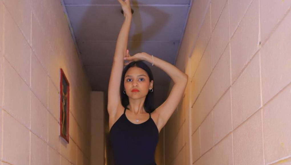 La joven Saleth Alexandra Guzmán, quien tiene 18 años de edad contó a LA PRENSA que la danza para ella significa un escape a libertad de todas sus emociones a través del movimiento.