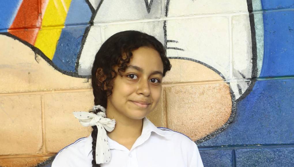 Alicia Daniela Zepeda Fajardo de 16 años de edad, estudiante del Bachillerato Técnico Profesional Banca y Finanzas, cuenta con un índice del 99%.