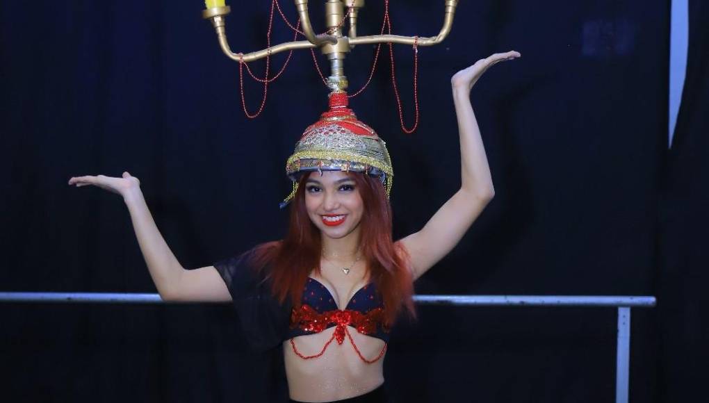 La joven multifacética Ailyn Isabel Escobar Madrid es otra de las bailarinas estrellas del CAS, su formación en el ballet, jazz, danza árabe y acrodance desde niña la han catapultado a convertirse en una de las maestras de esta academia.