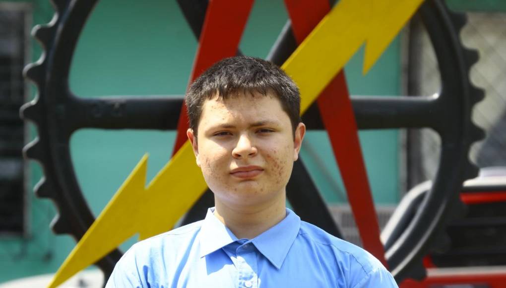 Rodríguez Perdomo, dijo que su pasión es convertirse en un ingeniero electrónico y que lo logrará con dedicación y disciplina así como lo ha venido realizando en sus estudios en la secundaria.