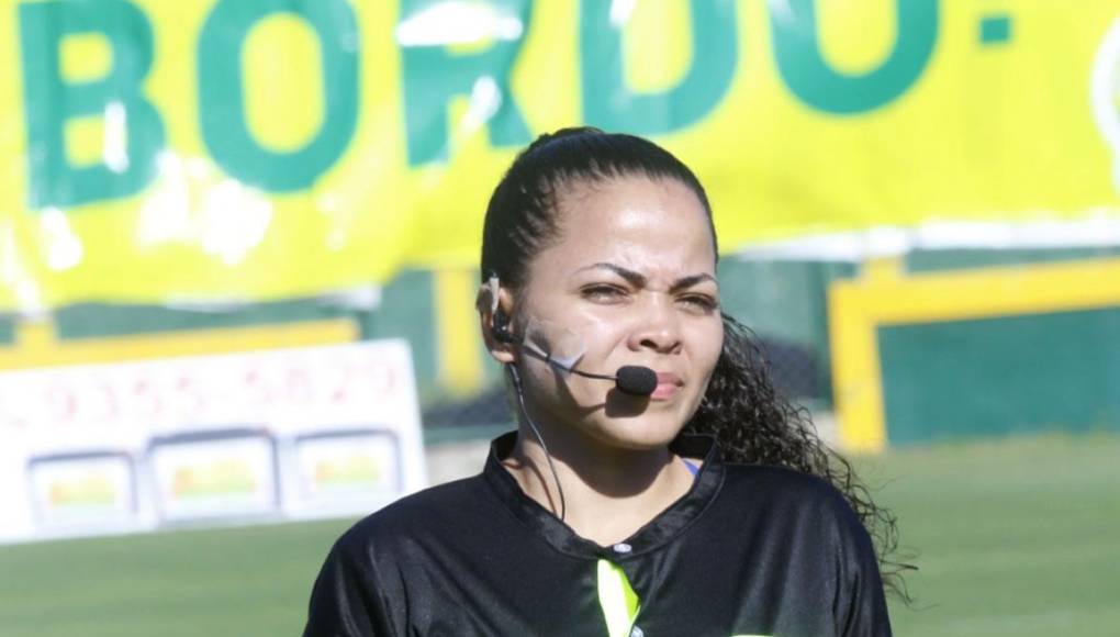 April Ortega captó la mirada de muchos durante el juego que disputaron Parrillas One y CD Choloma por la jornada dos de la Segunda División del fútbol hondureño.