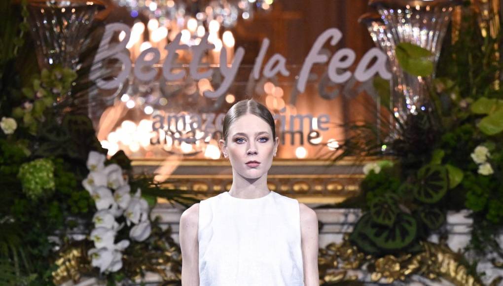 En la colección también se ven diseños con cortos y con plumas.