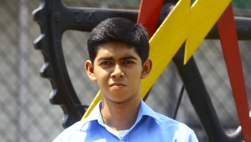 Jonatan Isaac Rivera Rodríguez de 16 años de edad y estudiante del undécimo del Bachillerato Técnico Profesional en Electricidad cuenta con un índice académico de 97.18, se posiciona en el quinto lugar.