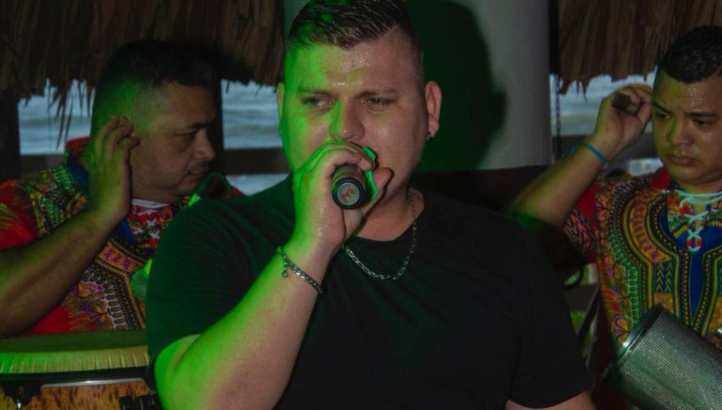 <b>FRANKLIN DERAS</b>Restaurante Tony´s Mar en la colonia Trejo contará este 14 de febrero con un especial romántico a cargo de este artista. La cita es a partir de las 7:00 pm. Reserve llamando al 9565-7650.