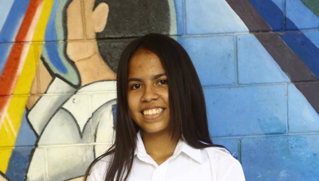 Pérez Bardales contó que como estudiante es toda una emprendedora de fotografías personalizadas, dado que ama hacer manualidades, su clase favorita es Inglés.