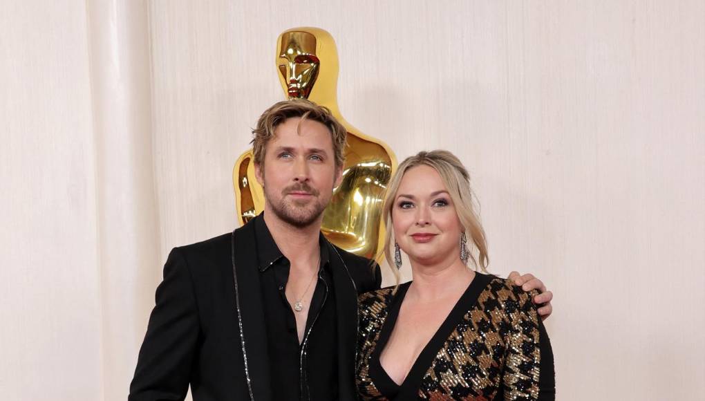 Ambos lucieron muy elegantes vestidos de Gucci. Ella es Licenciada en periodismo y ciencias políticas. No es la primera vez que Mandi acompaña a su hermano en una gala, lo hizo para el estreno de Barbie. 